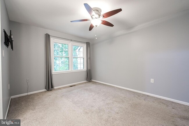 Building Photo - 3818 Vermont Ct