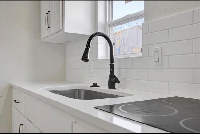 Building Photo - 4716 Siegel St