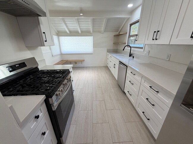 Building Photo - Newly Rehabbed Charming 3 Bed 2 Bath Home ...
