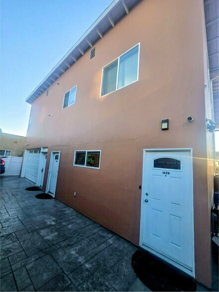 Front Door - 1429 S Sycamore Ave