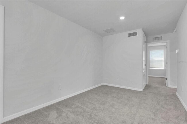 Building Photo - 17594 Pleasantview Blvd