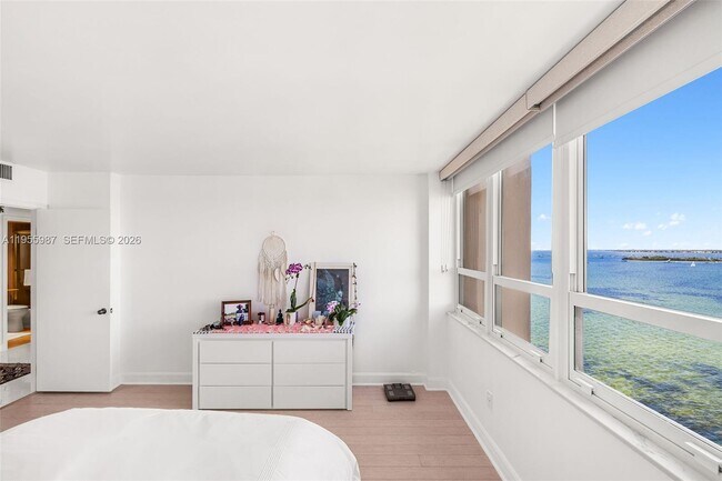 Building Photo - 1 Grove Isle Dr