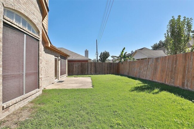 Building Photo - 10511 N Shadowdale Dr