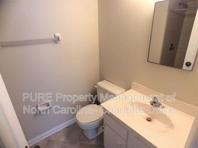 Building Photo - 9520 Shannon Green Dr