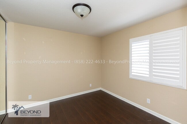 Building Photo - ELEGANT 4BR/2.5BA H in HOME IN OCEANSIDE P...