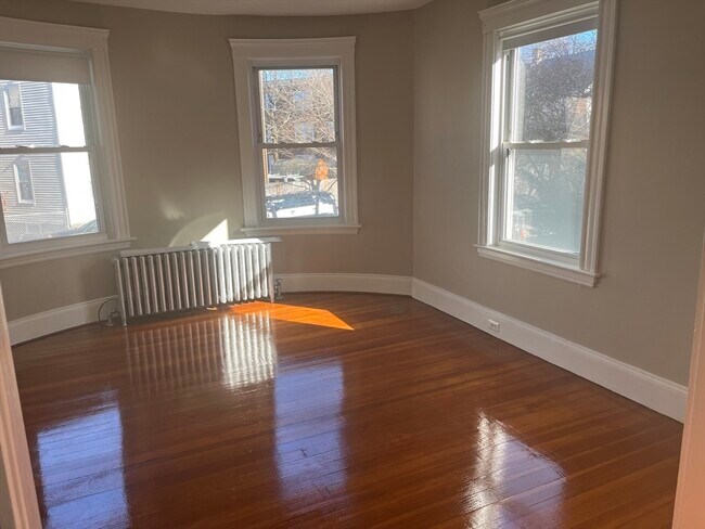 Building Photo - 25 Bradwood St