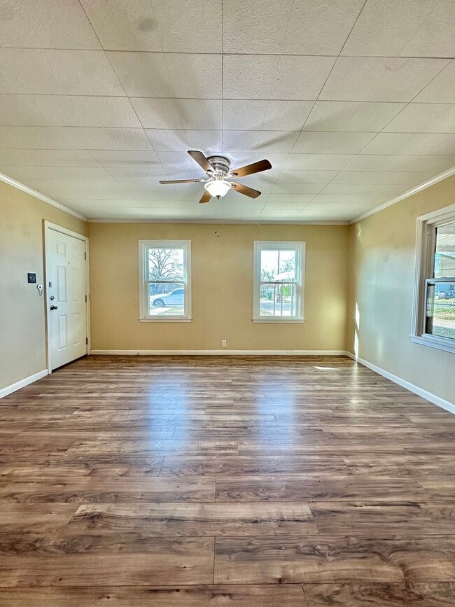 Building Photo - COMING MAY 2026 - Cozy 3 Bedroom Home Near Fort Concho!