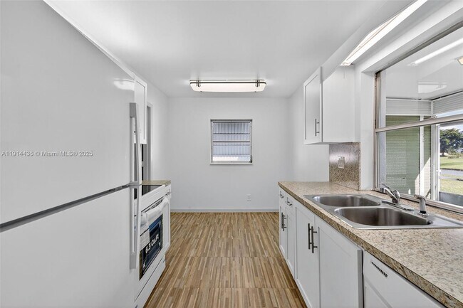 Building Photo - 5331 Belleville Rd