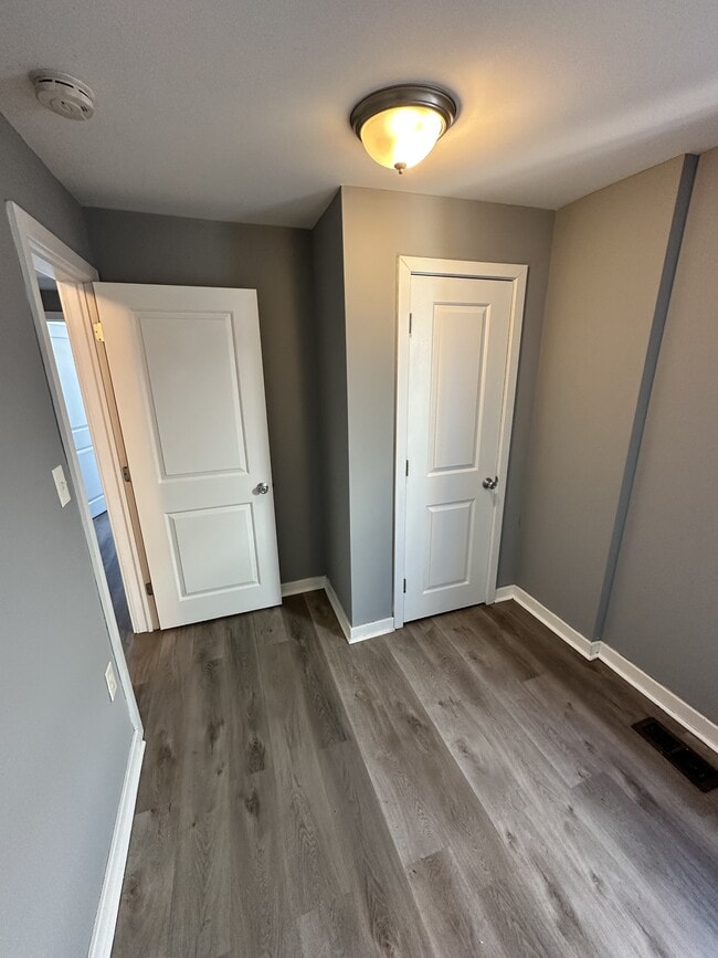 Building Photo - 218 W 5th St