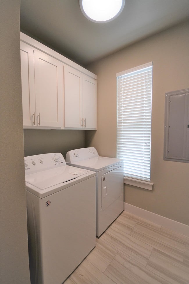 Building Photo - 2019 S Florida Way