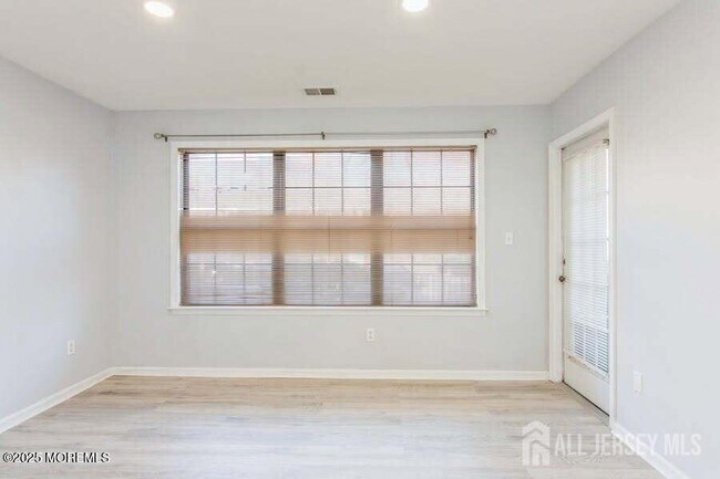 Building Photo - 1101 Stoneridge Cir