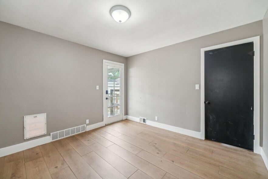 bedroom 2 (backyard access) - 1639 Harwich Rd