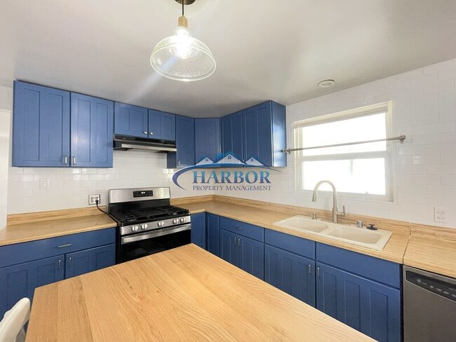 Building Photo - 21502 Berendo Ave