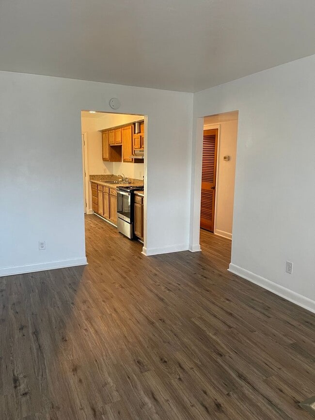 Building Photo - Coleman Place 3-bedroom, 2-bath Condo