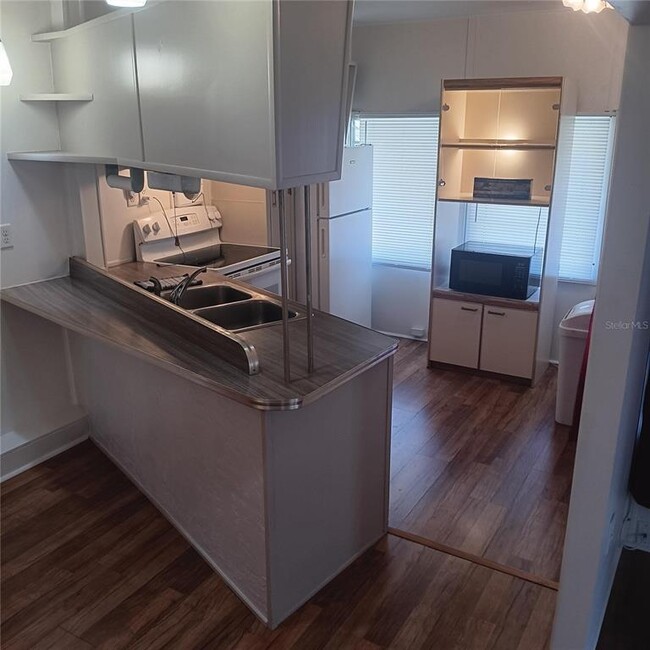 Building Photo - 711 51st Ave Dr W