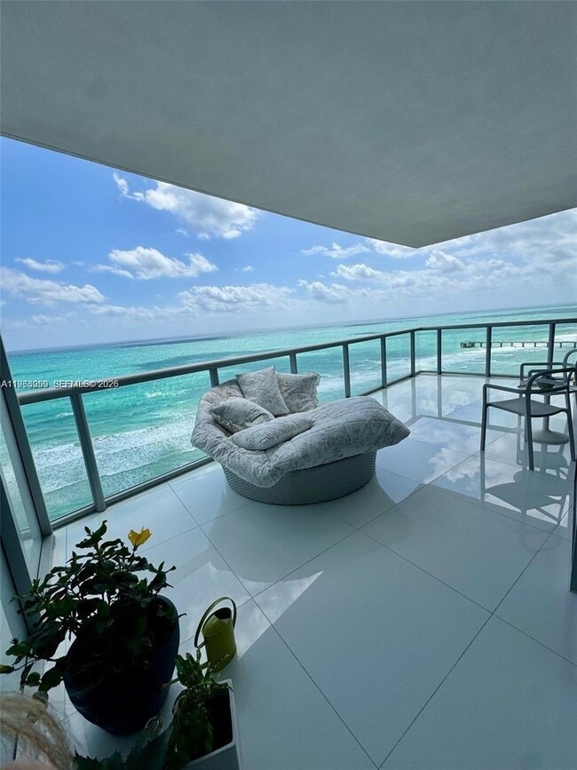 Building Photo - 17121 Collins Ave