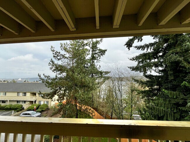 Building Photo - Fresh Paint and New Carpet in this Sunn Fjord Condo!