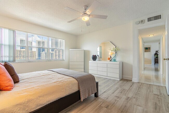 Building Photo - 121 Golden Isles Dr