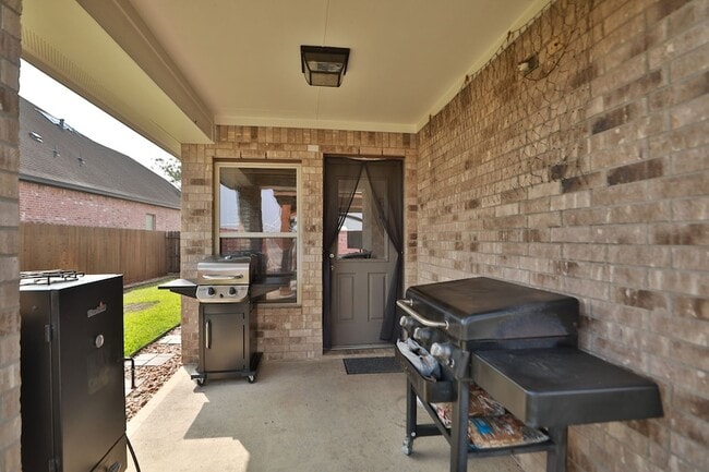 Building Photo - 8222 Groveland Hills Dr