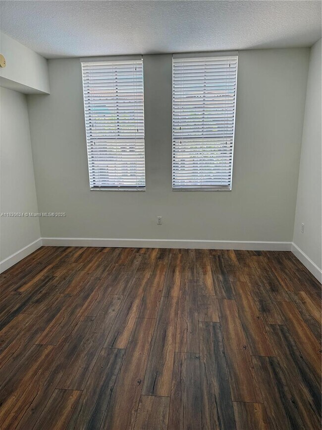 Building Photo - 55 Merrick Way