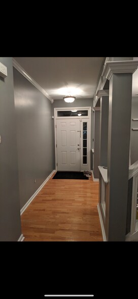 Building Photo - 8174 Rolling Glenn Dr