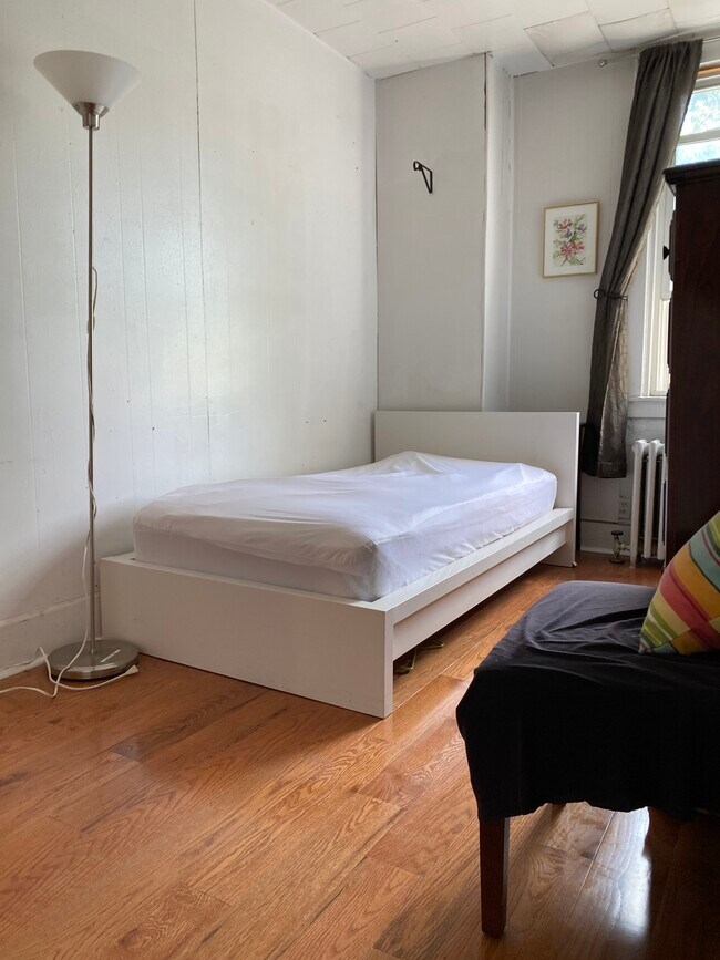 Building Photo - 2318 Eldridge St