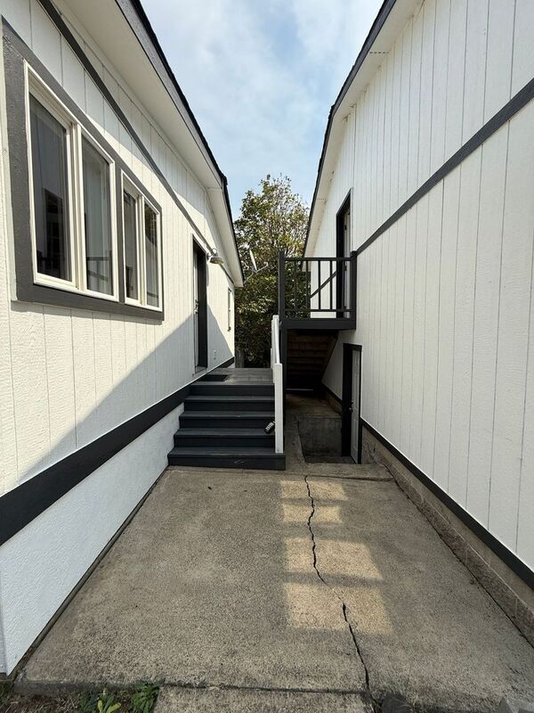 Building Photo - 865 Vista Ave SE