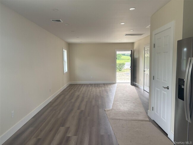 Building Photo - 6 Sharon Station Rd