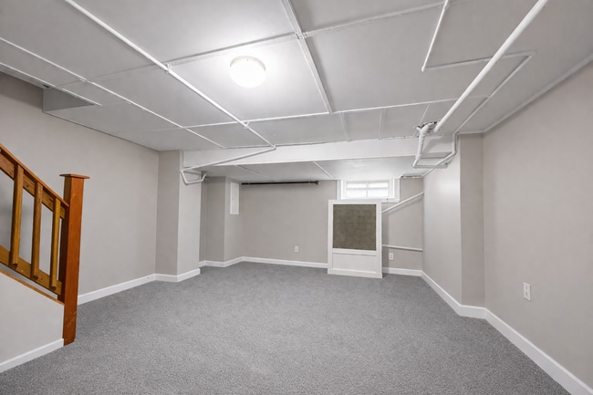 Building Photo - Three Bedroom Home In Baltimore