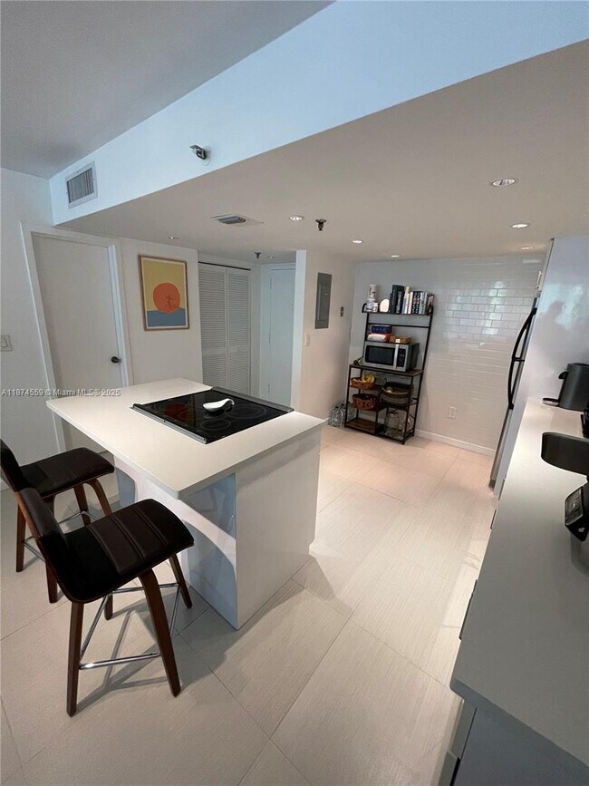 Building Photo - 2501 Brickell Ave