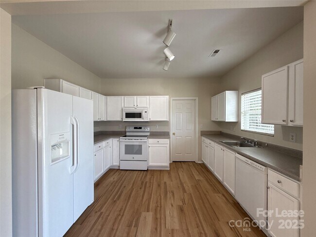 Building Photo - 9402 Darwick St