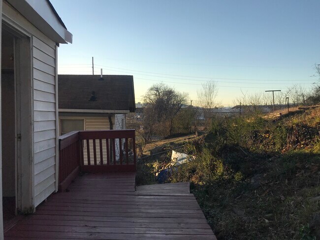 Building Photo - 1414 Wise Ave SE