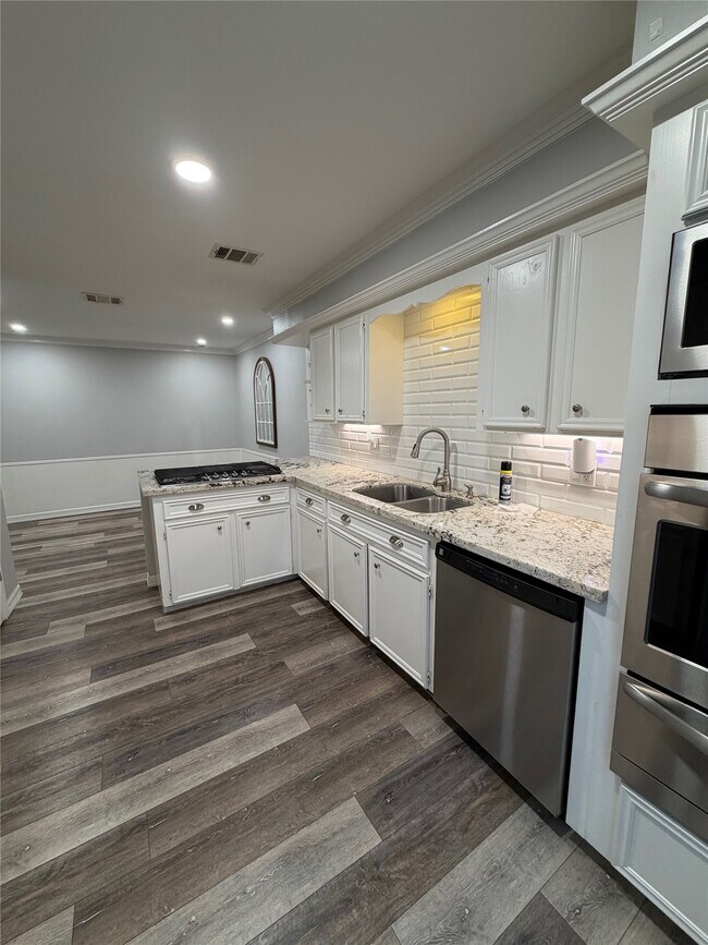 Building Photo - 2418 Tinechester Dr