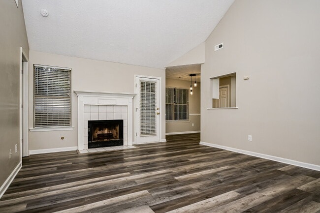 Building Photo - 819 Sweetwater Way