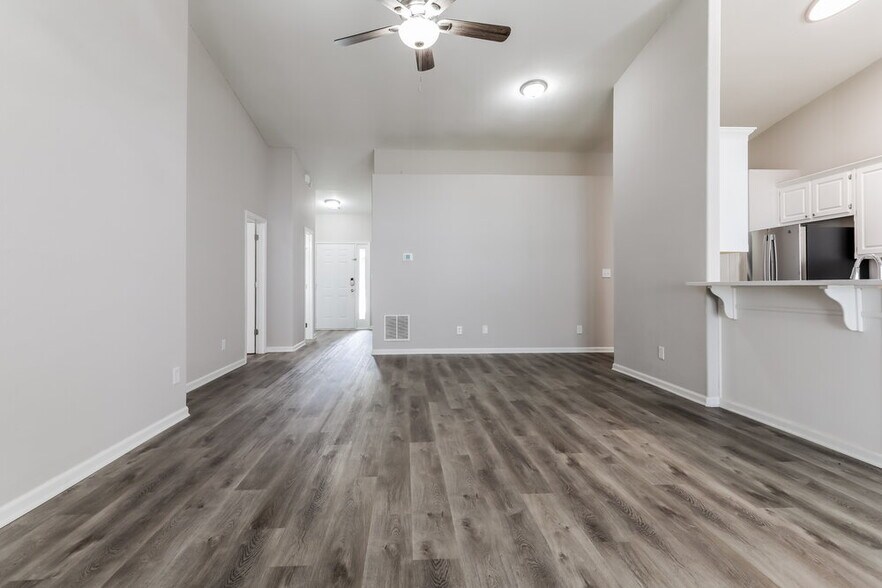 Building Photo - 106 Garden Walk