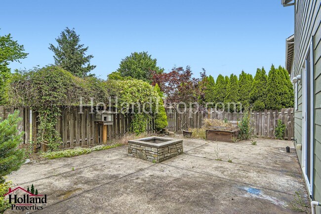 Building Photo - Beautiful Home in Prime North Plains Location – Walk to Parks & Downtown! Special $150 credit on ...