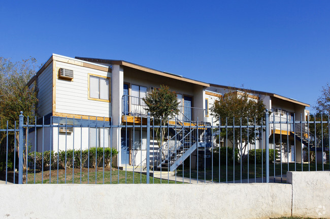 Building Photo - Park at Presa