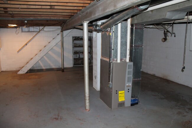 Building Photo - 1519 Baker Dr
