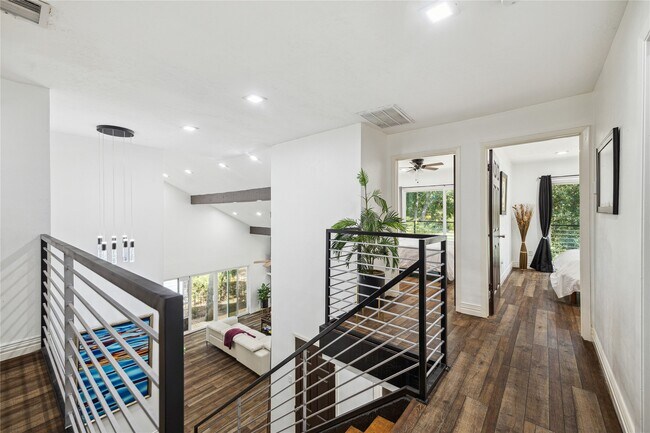 Building Photo - 64 N Timber Top Dr