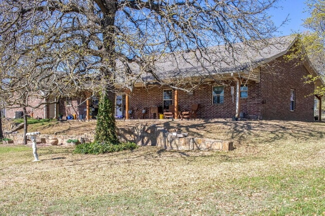 Building Photo - 3 bedroom home on acreage
