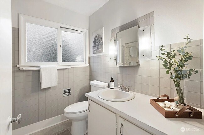 Building Photo - Amazing Richmond Beach Retreat 2bd 2ba