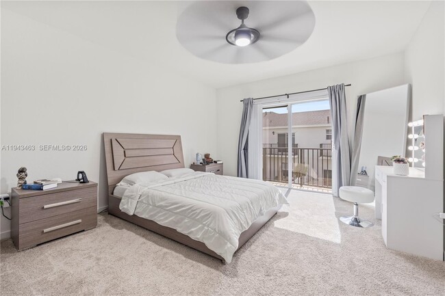 Building Photo - 818 SE 17th St