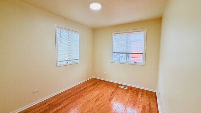 Building Photo - 356 W 31st St