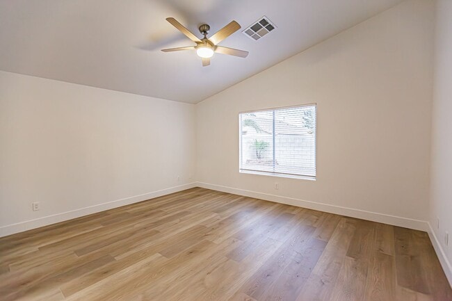 Building Photo - Stunning 3-bedroom One Story Home