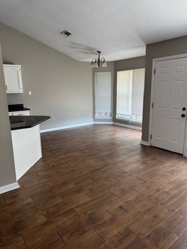Building Photo - Renovated 3 Bedroom 2 Bath Home for Rent w...