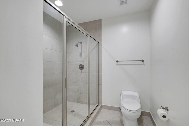 Building Photo - 241 Riverside Dr
