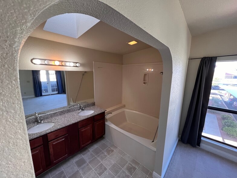 Building Photo - 3011 Sunfish Dr