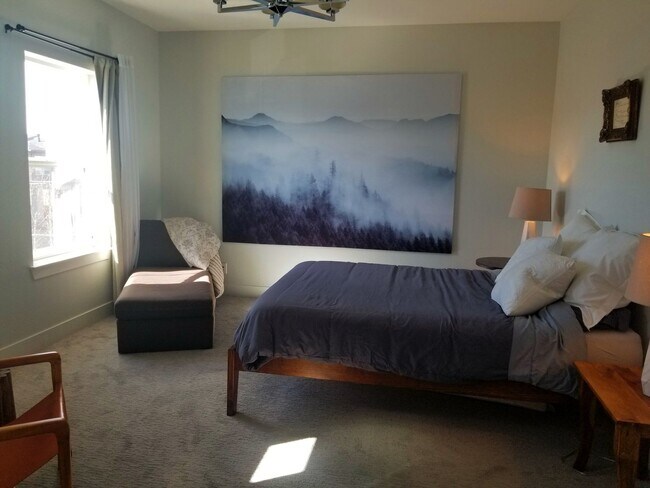 Building Photo - Central Park Summer Rental: Beautiful, Fully Furnished 5Bd/4.5Ba House