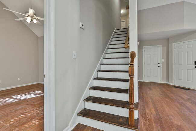 Building Photo - 3Bed/2Bath Home in McIntosh District under...