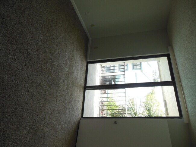 Building Photo - 708 Executive Center Dr